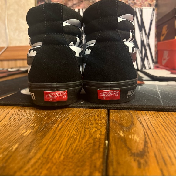 Van Patta Mean Eyed Cat - Picture 6 of 8